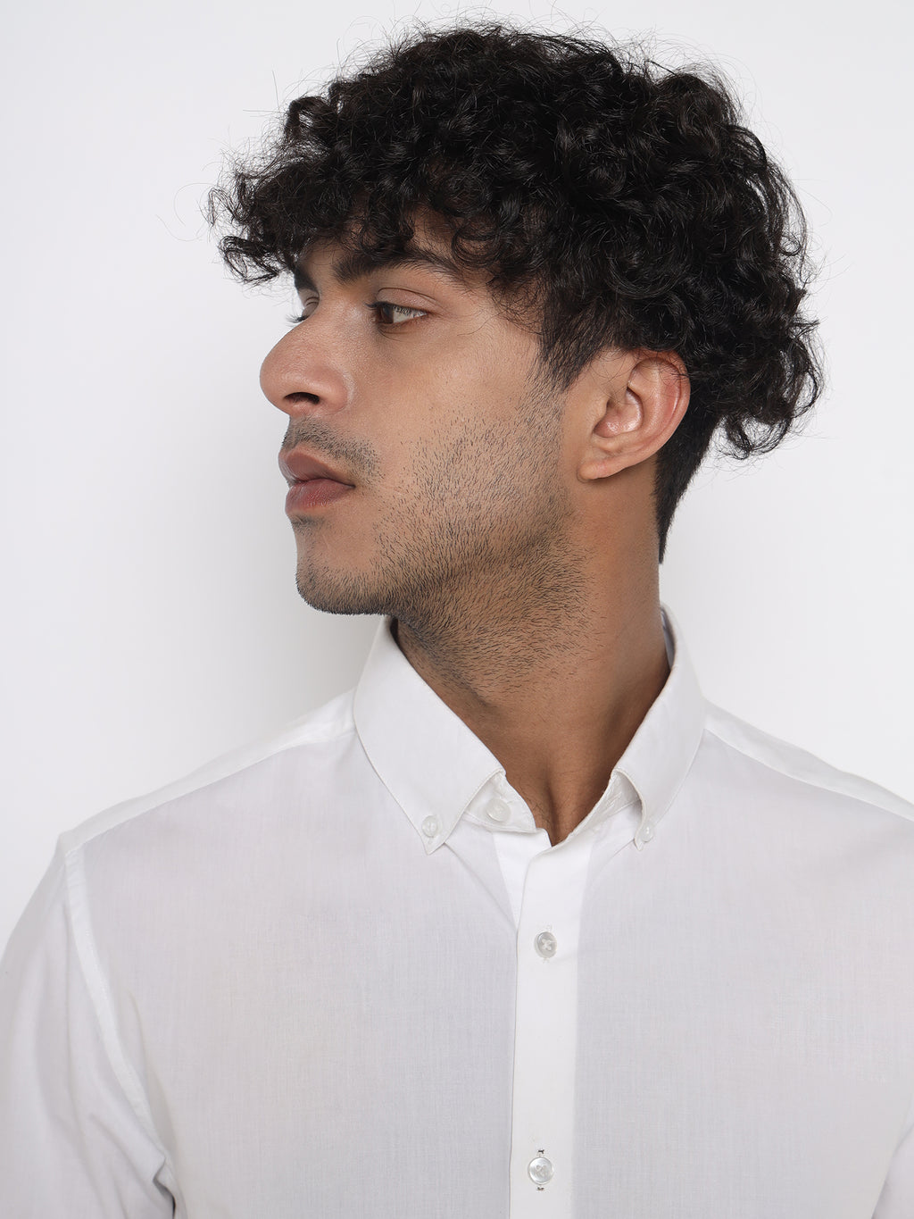 THE CLASSIC WHITE BUTTON-DOWN SHIRT
