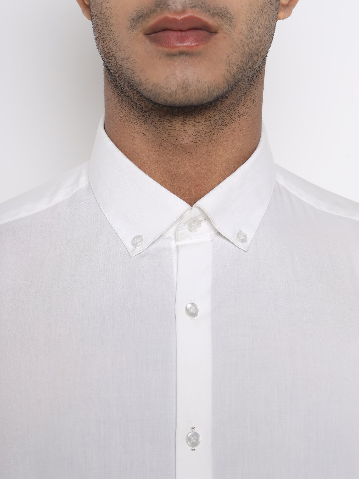 THE CLASSIC WHITE BUTTON-DOWN SHIRT